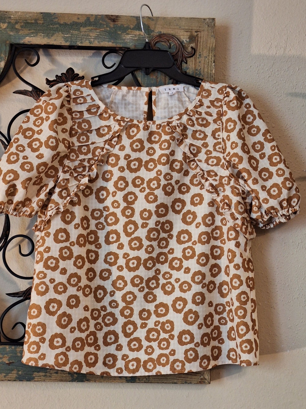 THML Cream and Brown Floral Ruffle Puff Sleeve Blouse. Size Small